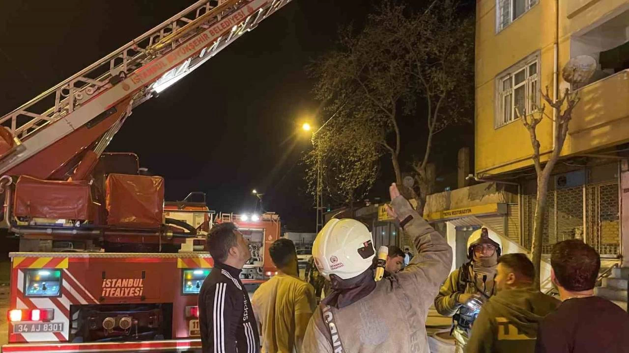 Avcılar'da yangında mahsur kalan 11 kişi kurtarıldı