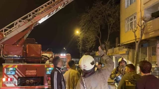Avcılar'da yangında mahsur kalan 11 kişi kurtarıldı