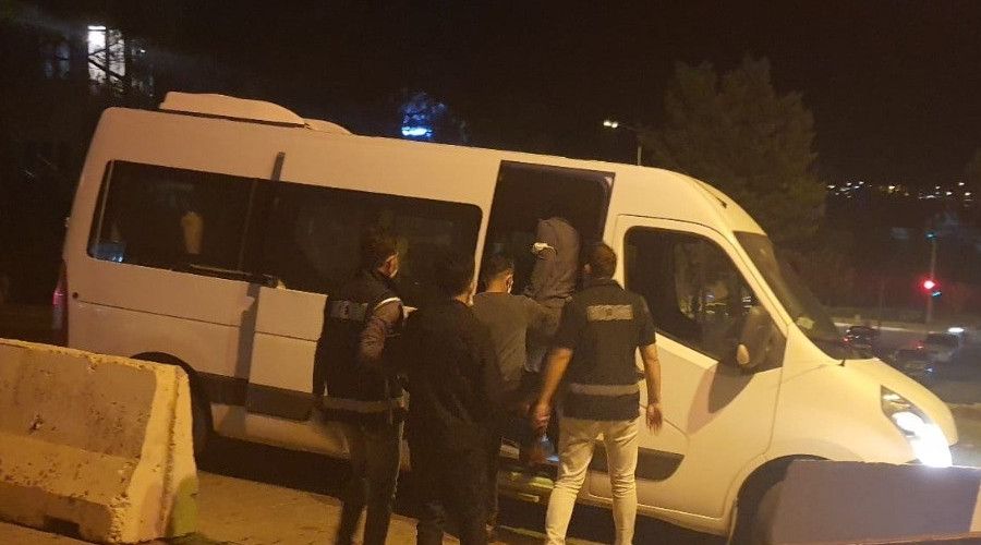 Ayvalık'ta FETÖ'cü 3 teğmen göçmenler gibi denizde yakalandı