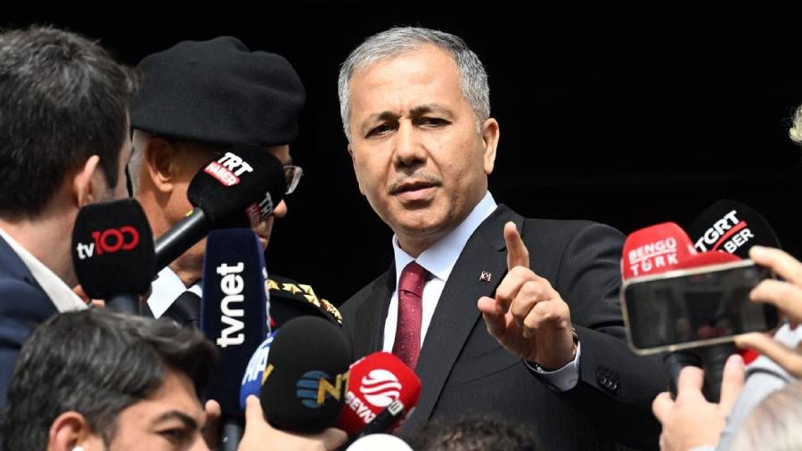 Bakan Ali Yerlikaya: Arama kayd� bulunan 2 bin 554 firari yakaland�