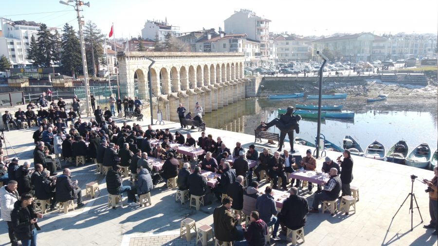 Bal�k��lar kar ve ya�mur i�in dua etti