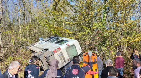 Bartın'da yolcu minibüsü yoldan çıktı: 1 ölü, 11 yaralı