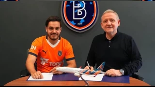 Başakşehir'de ilk imza geldi