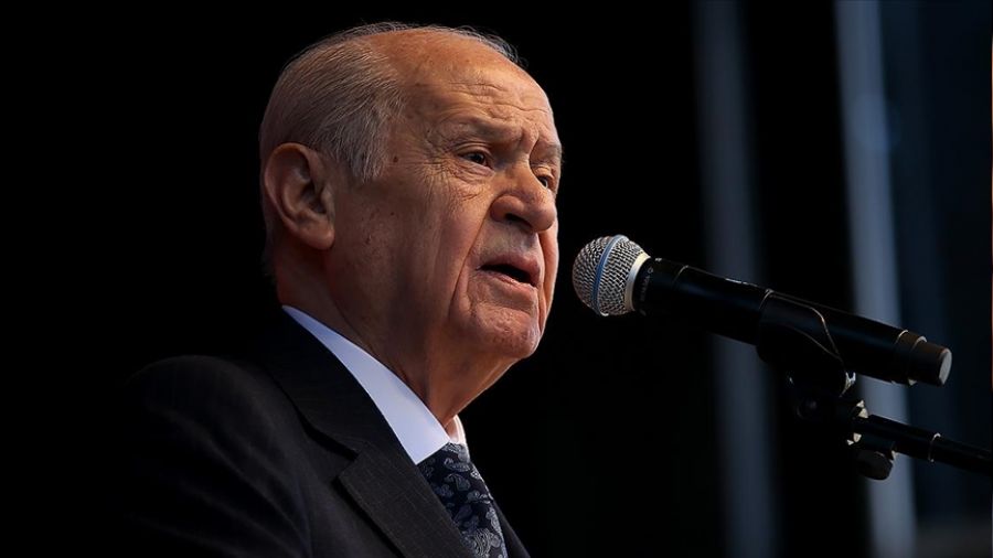 'Başörtüsünü istismar etmenin manası yok'