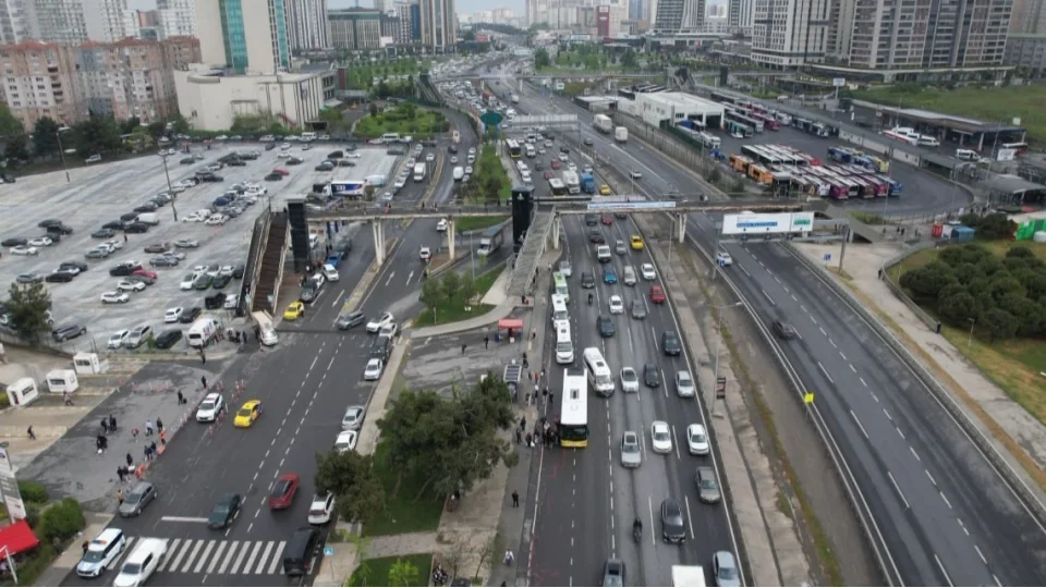 Bayram tatili �ncesi �stanbul'da trafik yo�unlu�u y�zde 65'e ula�t�