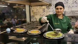 Bayramda gıda boyalı fıstıklı tatlılara dikkat