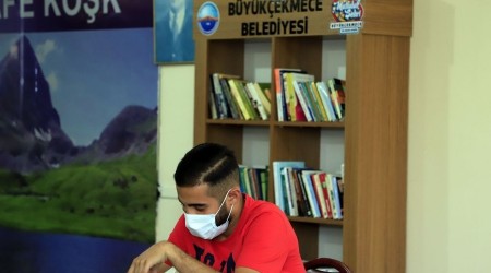 Belediyeden kahvehanelere kitaplık