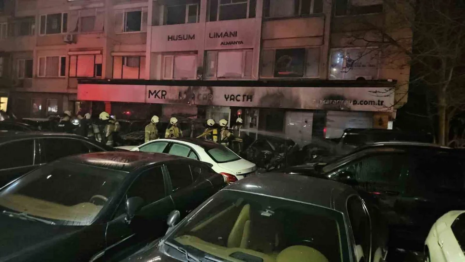 Be�ikta�'ta 100 milyon de�erinde 15 ara� alevlere teslim oldu