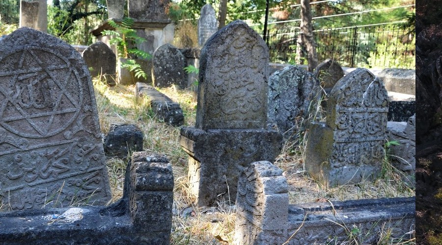 Bin yıllık Anadolu kültürü mezar taşlarında gizli