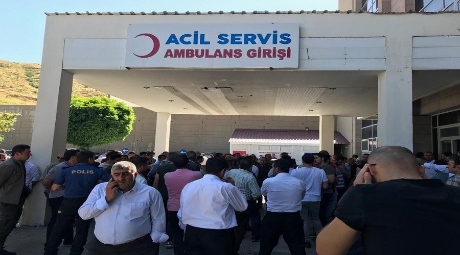 Bitlis’te binbaşının makam aracına roketli saldırı