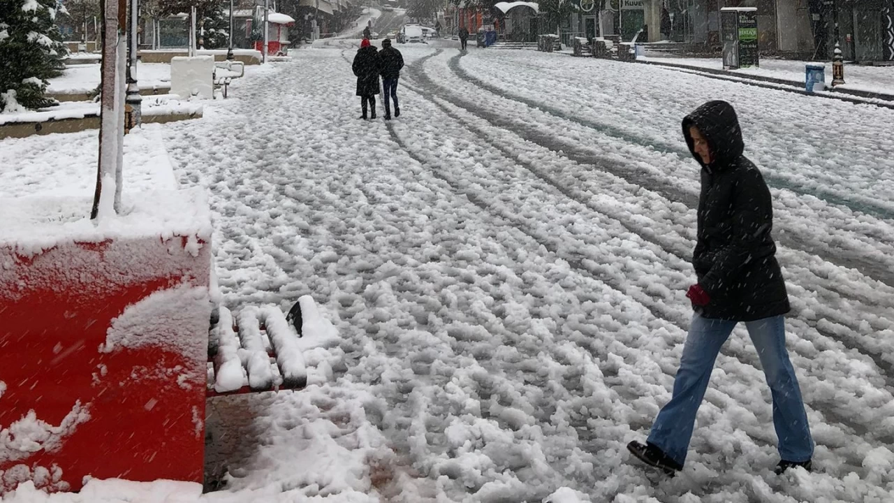 Bolu'da eğitime kar engeli
