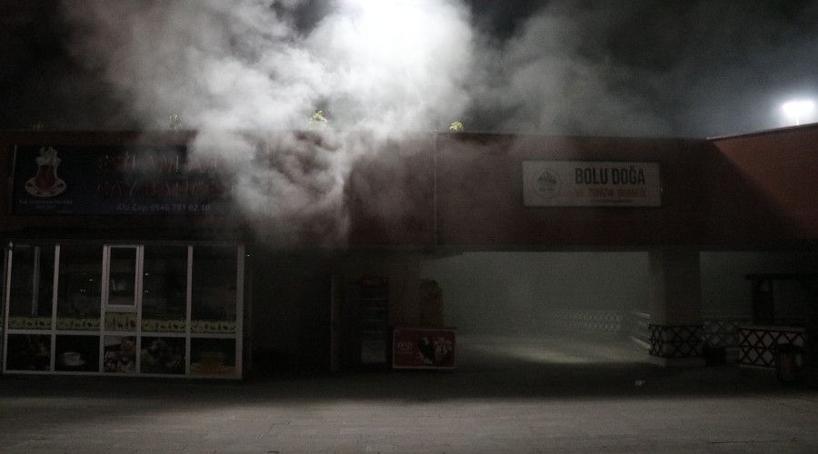Bolu'da, kapalı çarşıda çıkan yangın büyümeden söndürüldü