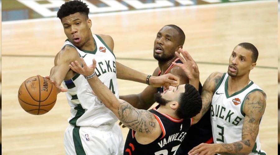 Bucks seride 2-0 öne geçti