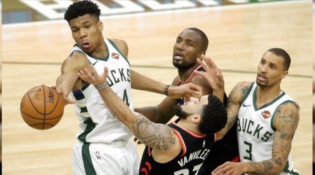 Bucks seride 2-0 öne geçti