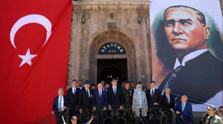 Bugün Atatürk'ün Erzurum'a gelişinin 103. yıl dönümü