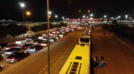 Bulgarlar gümrükte yoğunluk oluşturdu