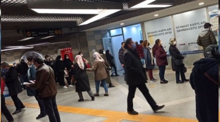 Bursa'da ulaşım kartına HES kodu tanıtma kuyruğu