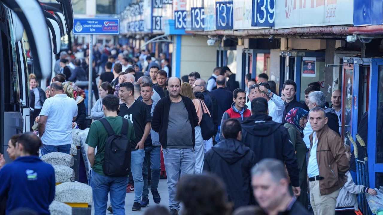 Büyük İstanbul Otogarı'nda bayram yoğunluğu