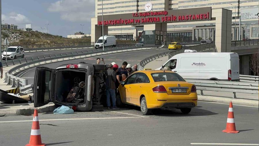 �am ve Sakura �ehir Hastanesi kav�a��nda kaza: 3 yaral�