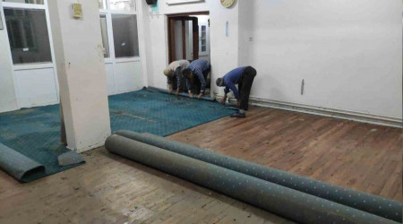 Cami sel suları altında kaldı