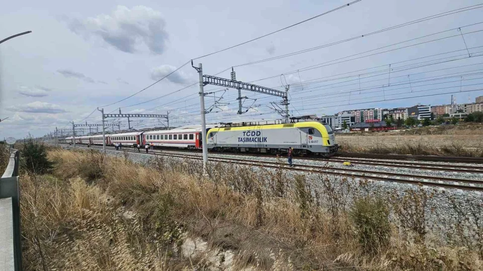 �erkezk�y'de yolcu treni raydan ��kt�