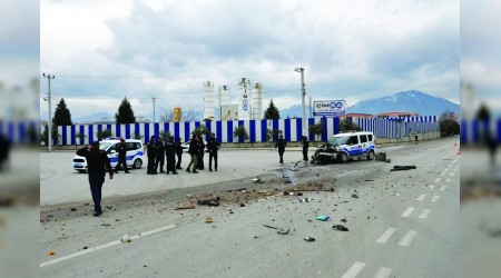 Çöp kamyonuyla polis aracı çarpıştı