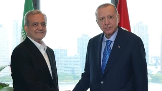 Cumhurbaşkanı Erdoğan, İran Cumhurbaşkanı Mesut Pezeşkiyan ile görüştü