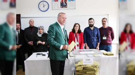 Cumhurbaşkanı Erdoğan, oyunu İstanbul'da kullandı