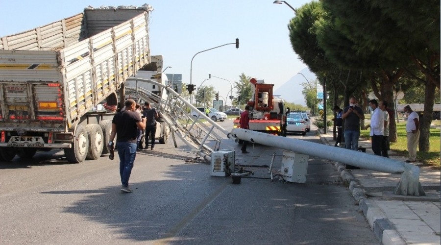 Damperi a��lan kamyon faciaya neden oluyordu