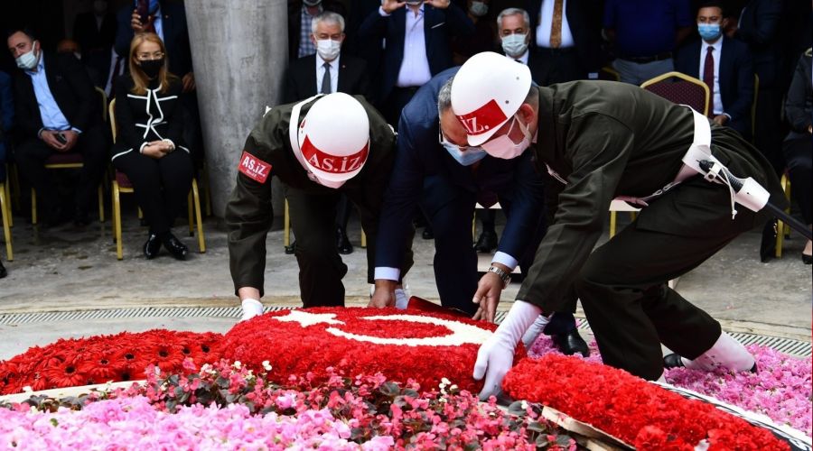 Demirel vefat�n�n 6'nc� y�l�nda an�ld�