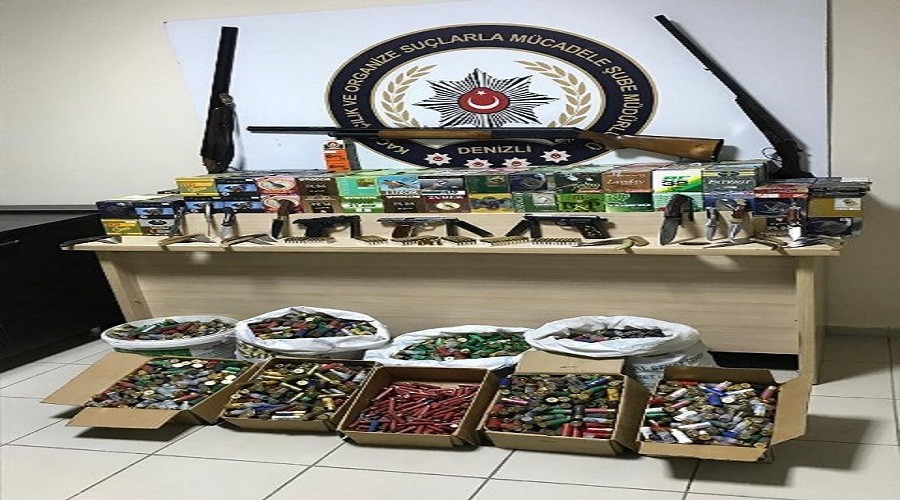 Denizli Polisi depoda cephanelik ele ge�irdi 