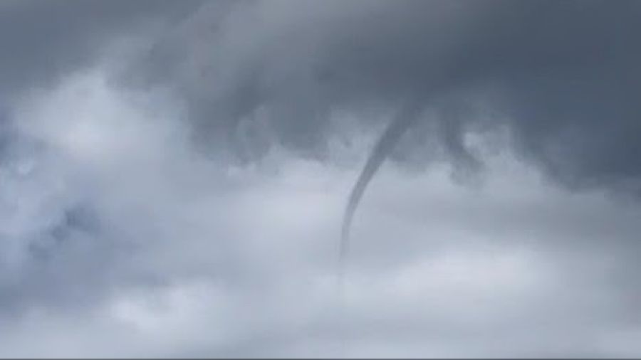 Denizde ��kan hortum karaya ula�madan kayboldu