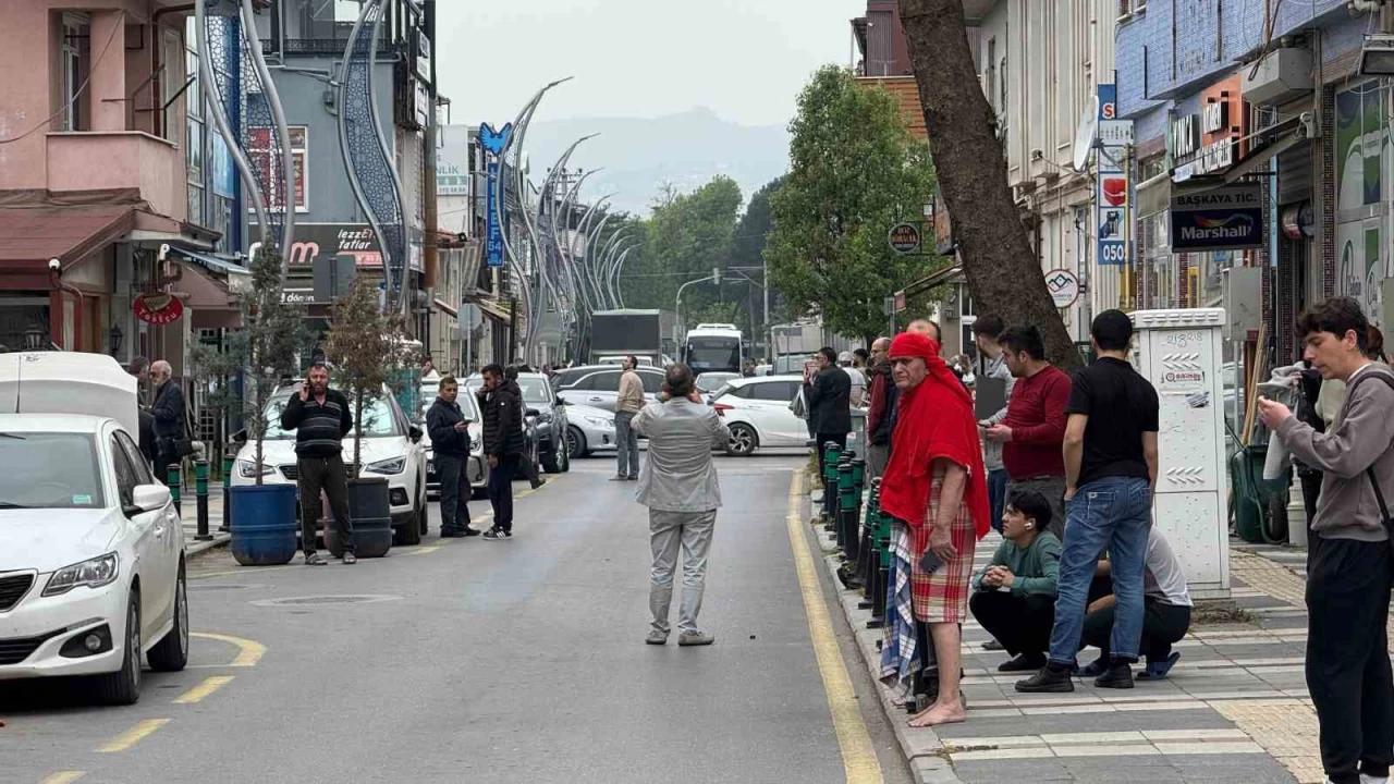 Depreme hamamda yakalandı...