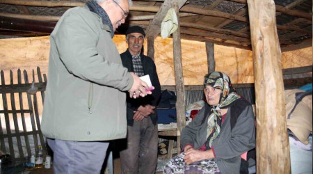 Depremzede Elif nine pasaportuna kavutu