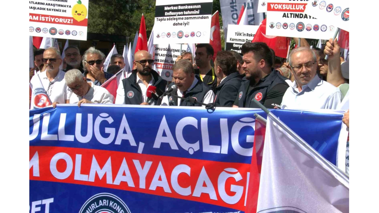 Devlet Memurları Konfederasyonu'ndan Hazine ve Maliye Bakanlığı önünde basın açıklaması
