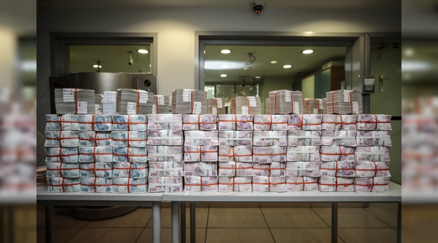 Devrik Sudan lideri hakim karşısında
