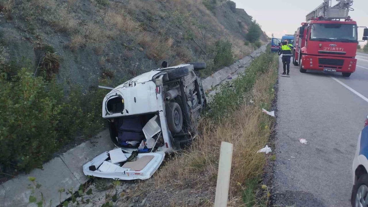 Devrilen ara�ta bulunan ayn� aileden 4 ki�i yaraland�