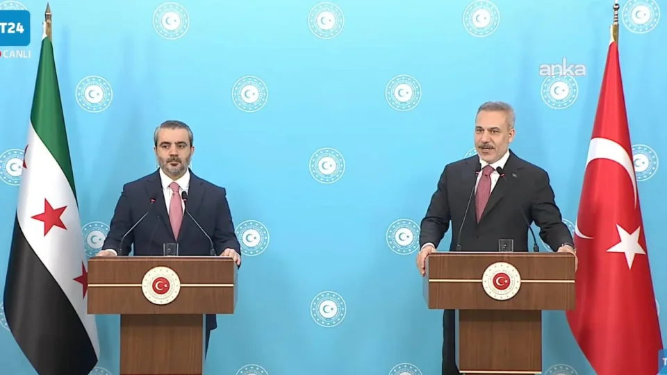 Dışişleri Bakanı Hakan Fidan ve Suriye Dışişleri Bakanı Esad Hasan Şeybani, Ankara'daki görüşmelerinin ardından yaptığı ortak basın toplantısında hem ikili ilişkiler hem de bölgeseler konularla ilgili mesajlar verdi