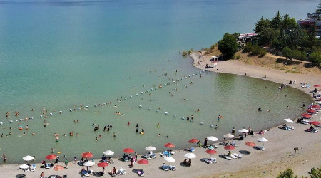 Doğu'nun gizli denizi 'Hazar Gölü' tatilcilerin akınına uğradı