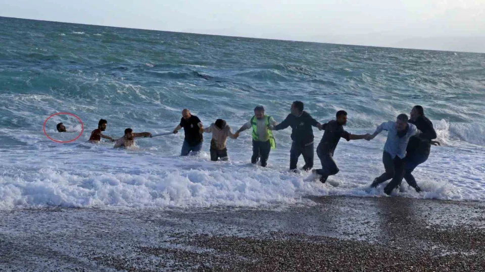 D�nyaca �nl� sahilde can pazar�