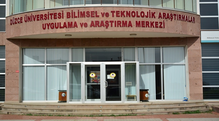 D�zce �niversitesi preklinik analizlerinde �nc�l�k ediyor