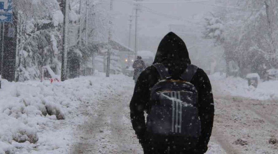 D�zce'de e�itime kar engeli