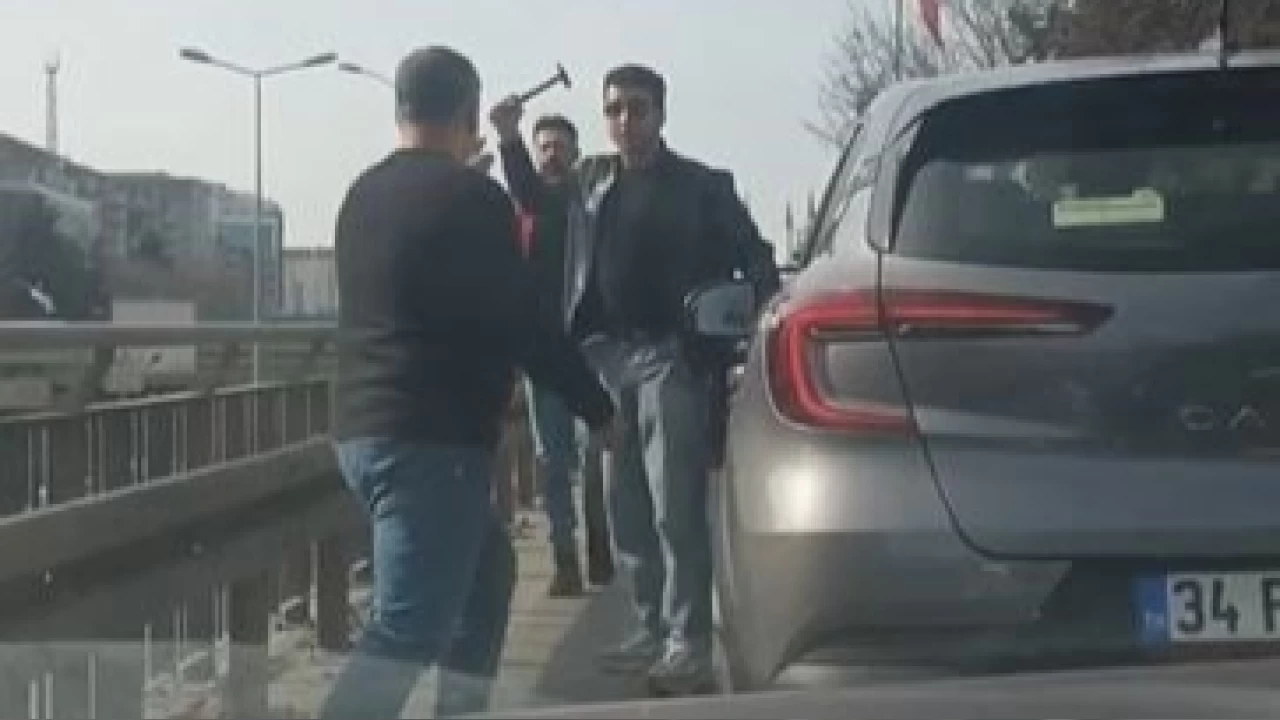 E-5 Karayolu'nda iftar saatinde sürücüler arasında çekiçli bıçaklı kavga