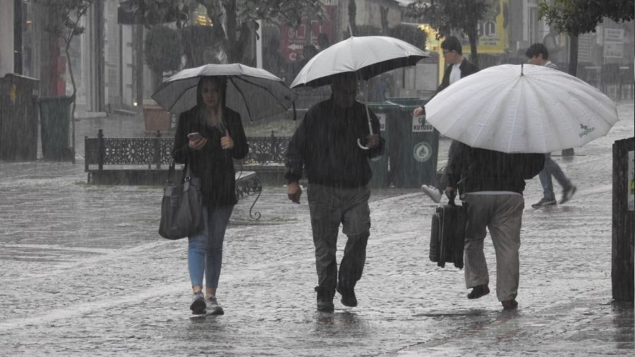 Edirne'de beklenen kuvvetli yağış etkili oluyor