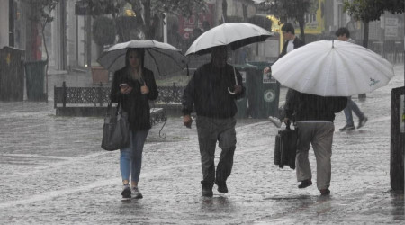 Edirne'de beklenen kuvvetli yağış etkili oluyor