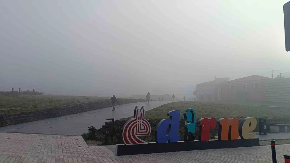 Edirne'de sis etkili oldu: Selimiye g�zden kayboldu