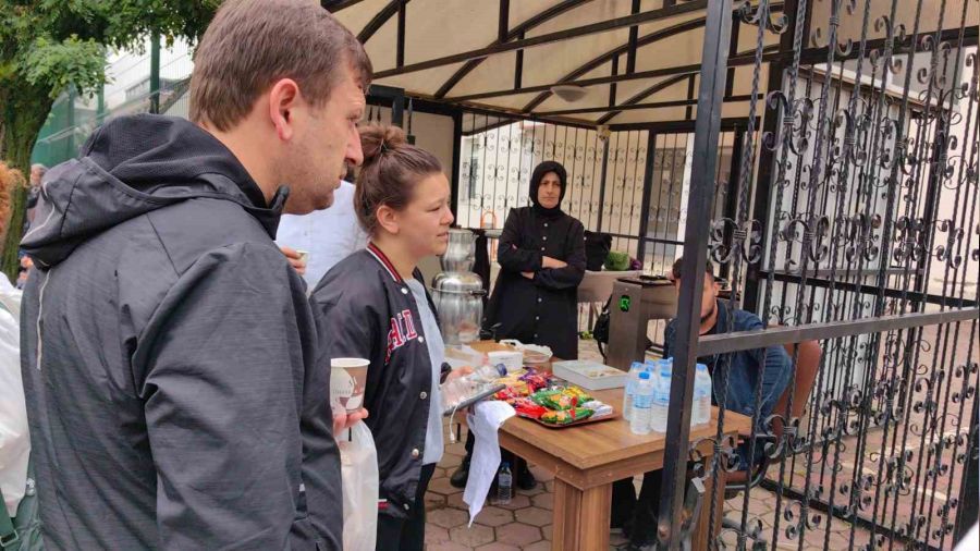 Ehliyetle sınava gelince içeri giremedi