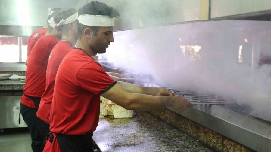 El Nino s�caklar�na ra�men kebap �retiyorlar