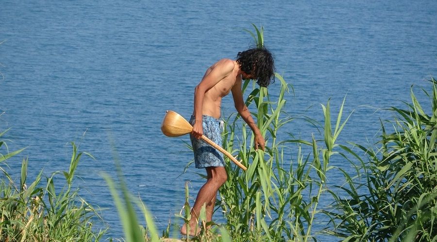 Elinde sazla polise 5 saat ecel teri d�kt�rd�