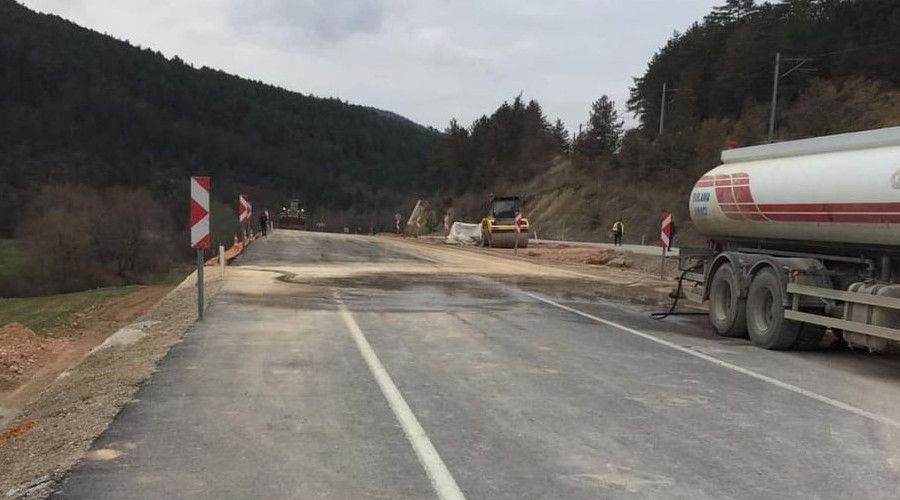 Emet-Tav�anl� yolu trafi�e a��ld�